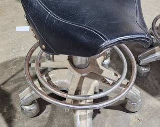 MOTORCYCLE SEAT ROLLING STOOL