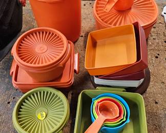 TUPPERWARE LOT