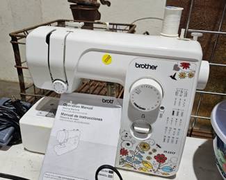 SEWING MACHINE
