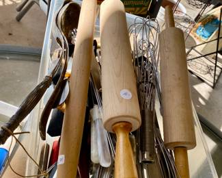 lots of kitchen gadgets, most new