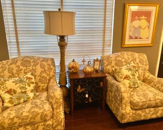 great looking chairs, see next photo for better true color and pattern