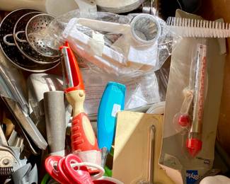 lots of kitchen gadgets, most new