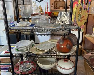 so many great kitchen platters and bowls