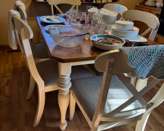 Kitchen table and 6 chairs