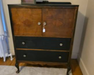 Chest of drawers