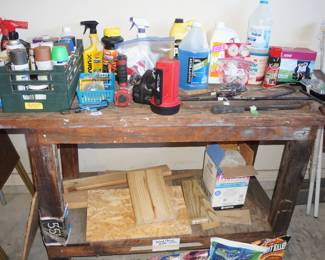 Workbench with vise