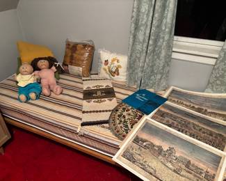 daybed, has the mcm metal legs. will get another pic soon