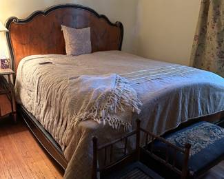 This bed’s footboard is as pretty as the headboard. I didn’t take this picture, but I discovered today that the footboard is beautiful like the headboard. I will get a picture tomorrow of the bed showing both the headboard and footboard.