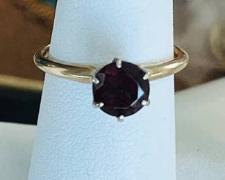 Vintage Garnet Solitaire 14K Gold ring