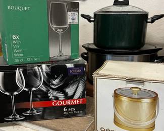 Vintage MCM Gold Culver Ice Bucket Gold Clear Lucite Handle and Lid 