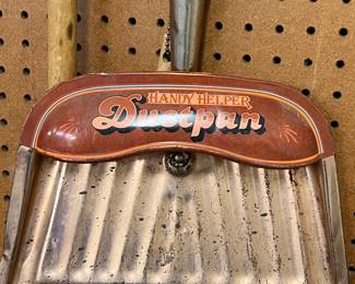 Handy Helper Dustpan