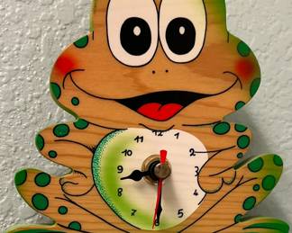 Wooden Frog Clock