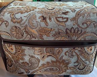 SINGER Confidence Quilter w Rolling Case and Accessories