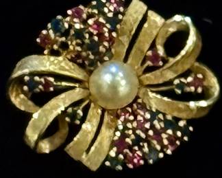 1940s Ruby and sapphire brooch in 14k