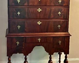 STUNNING William and Mary highboy (also known as a high chest or chest-on-chest). England late early 18th century.