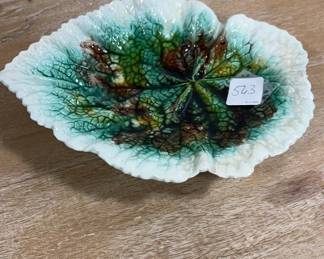 Majolica Begonia Leaf Dish