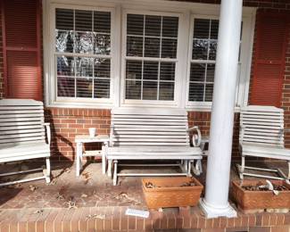 Great wood and iron outdoor set