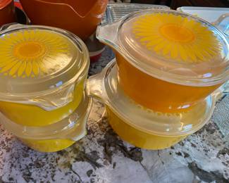 Vintage Pyrex Sunflower Set of 4 Casserole Dishes with Sunflower Lids