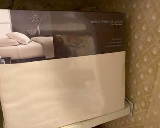 Hudson Park Collection King Fitted Sheet NRFP