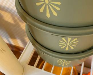 Vintage Tupperware Daisies