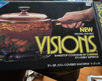 Pyrex Visions Cookware 2.5 Qt Covered. NRFB