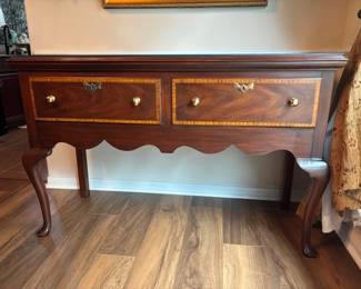 Henkel Harris Jamestown Colony Banded Mahogany Queen Anne Huntboard Sideboard
