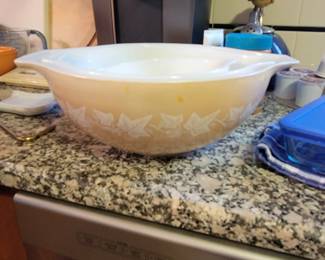Sandlewood Cinderella pyrex bowl