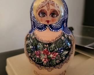 Nesting doll set.  great condition