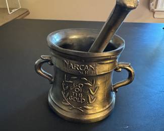 Heavy morter & Pestle DuPont 