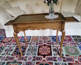 Colonial Tea table with pull out sides 