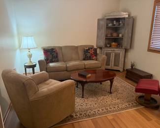 RUG, COFFEE TABLE & MORE