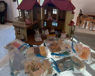 CALICO CRITTERS DOLLHOUSE PLAY SET