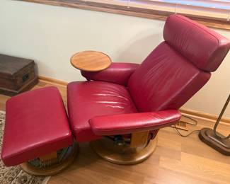 EKORNESS STRESSLESS CHAIR AND OTTOMAN