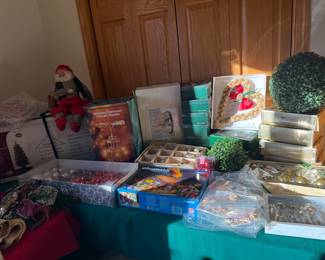 CHRISTMAS DECOR INCLUDING CHRISTMAS TREES