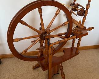 ANTIQUE SPINNING WHEEL