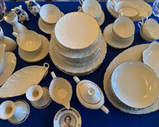 WEATHERLY BY LENOX CHINA SET 