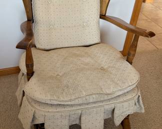 VINTAGE CHAIR