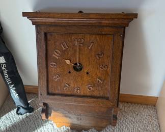ANTIQUE CLOCK