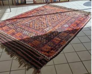 Gorgeous rug 75"Wx103"L