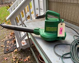 lawn equipment | Leaf blower