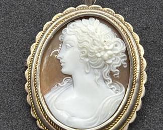 Sterling Silver Shell Cameo Pin, 9.86g TW