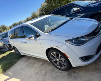 2019 Pacifica mini van