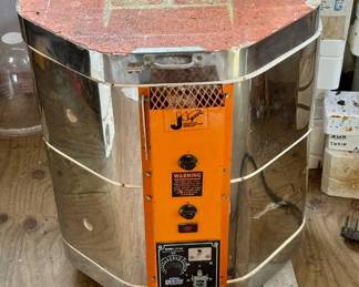 Professional caliber Kiln! Great condition