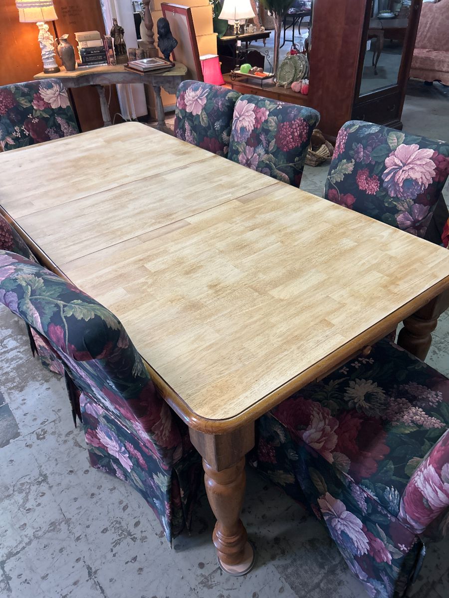 Pine harvest table