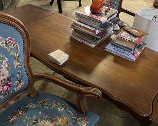 Crank table w leaves 