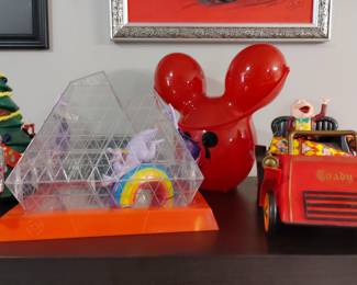 Popcorn buckets and drink sippers