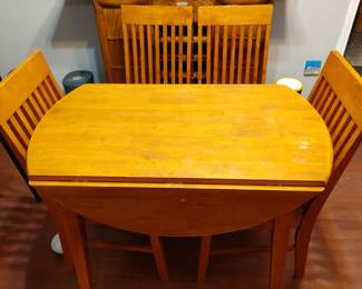 Small table and 4 chairs 