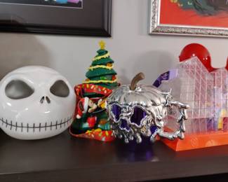 Popcorn buckets and drink sippers