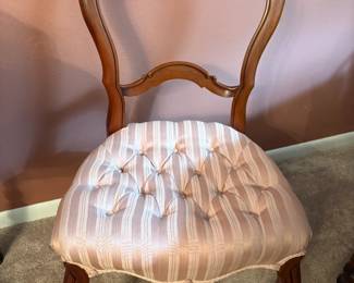 Victorian-Style Carved Walnut Ballon-Back Tufted Seat Side Chair