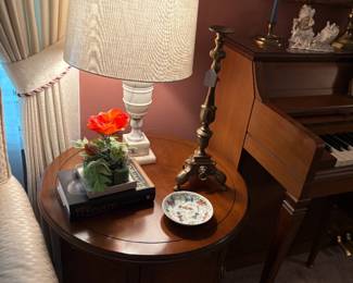 Vintage Drum Side Center Table, Italian Alabaster Urn Table Lamp